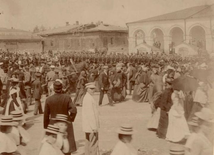 Петербургский след в Елабуге: история стахеевских торговых рядов у Спасского собора