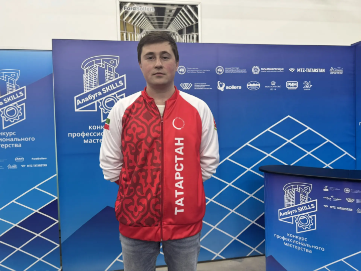 Справа от участника, слева от техники: эксперт «Алабуга-Skills» Павел Ермаков — о том, как оценивать мастерство без пристрастия