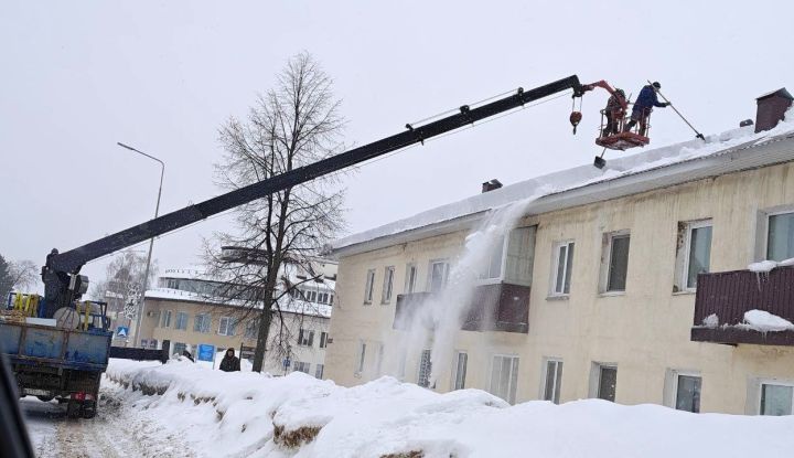 Сосульки на контроле: в Елабуге проверили крыши и выдали 17 уведомлений