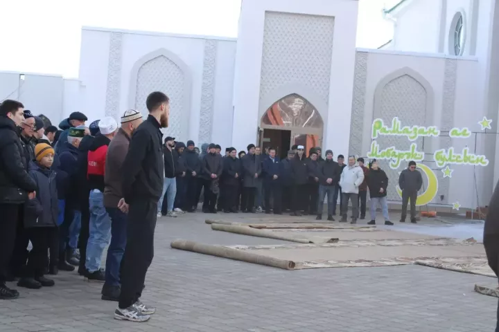 «Тепло на душе и солнце светит»: мусульмане Елабуги отмечают Ураза-байрам