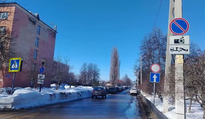 Алабугада Казан һәм Гассар урамнарыннан машиналарны эвакуациялиләр: кагыйдә бозу ничә сумга төшә?