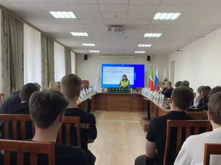 Это важно знать: встреча по ПДД прошла в Елабужском политехническом колледже