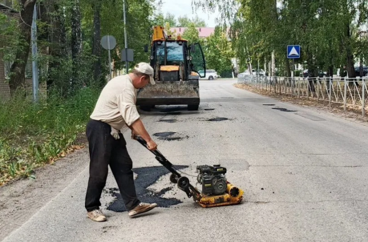 С 15 апреля в Елабужском районе приступят к ямочному ремонту дорог