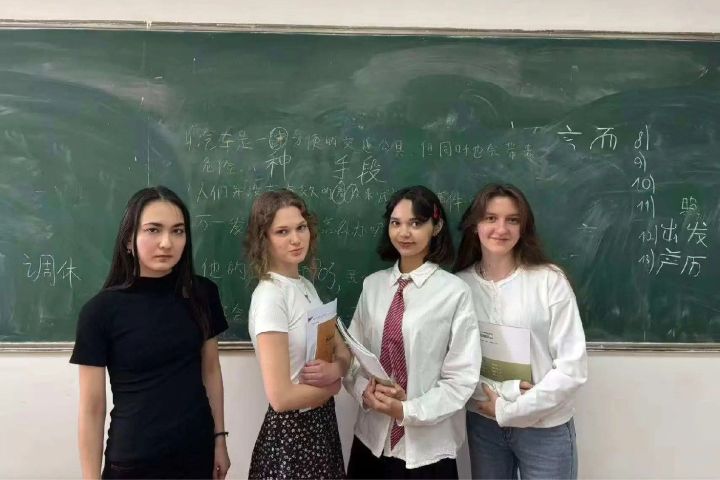 Студенты Елабужского института КФУ завершают стажировку в китайском Сиане