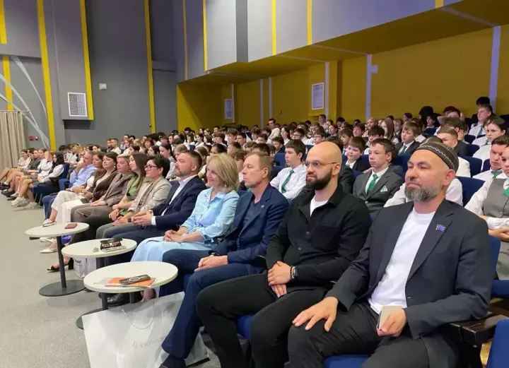 «Адымнар-Алабуга»да «Ел укучысы — 2026»: талантлар триумфы һәм лидерларга ярдәм