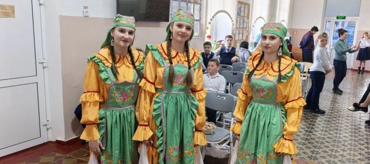 «Мы вместе»: две елабужские семьи совершили гуманитарную миссию в Волновахский район