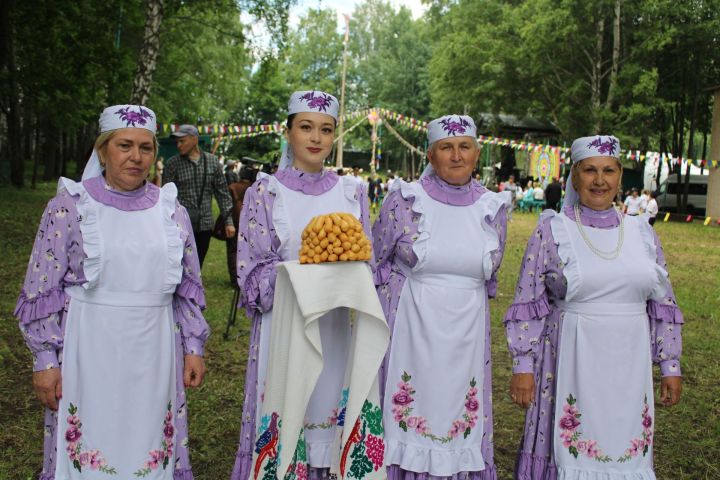 В Старом Юраше День России отметили песнями играми и корэшем