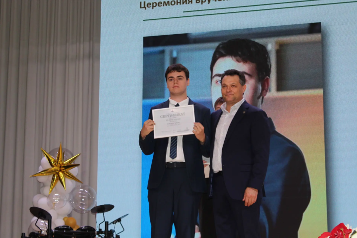 В Елабуге поздравили и наградили лучших выпускников