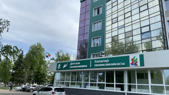 В Елабужской детской поликлинике помогли ребенку избежать дальней поездки