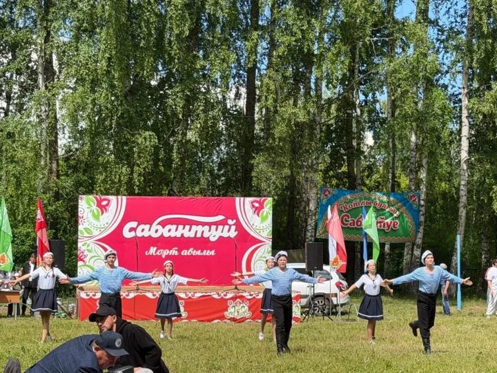 Сабантуй в Мортах прошел с песнями, танцами и народными играми