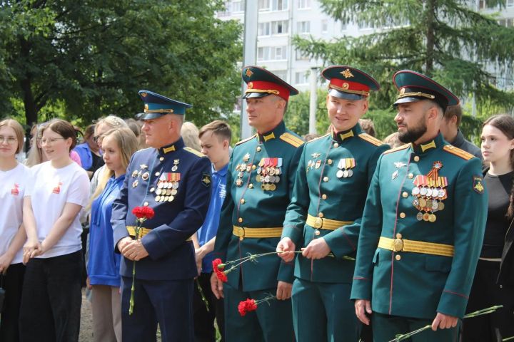 Хәтер исән: Алабугада хәрби хәрәкәтләр ветераннары көнен билгеләп үттеләр
