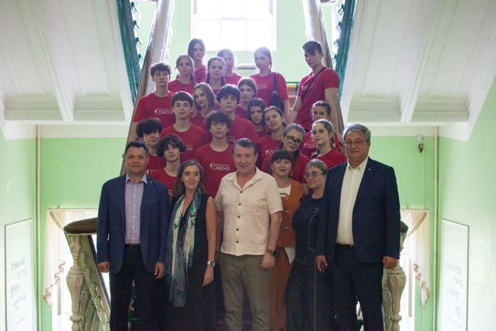 В Елабужском институте КФУ школьники встретились с Рустемом Нуриевым