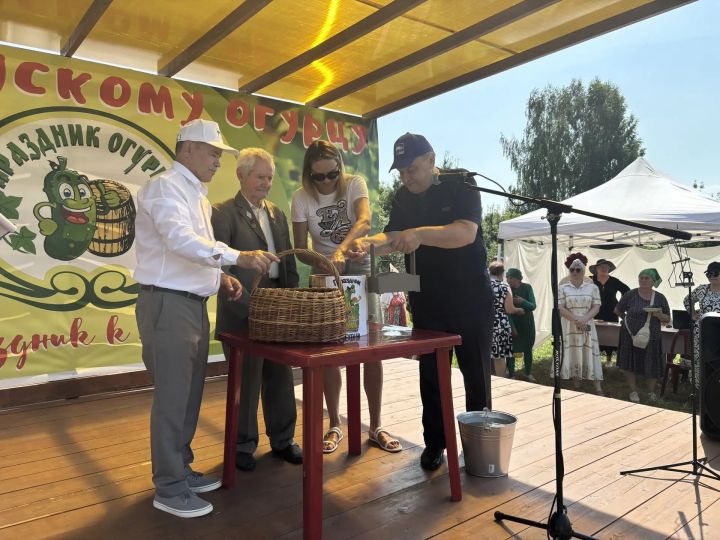 Мурзихада үткән Кыяр бәйрәменә төрле төбәкләрдән кунаклар җыелды