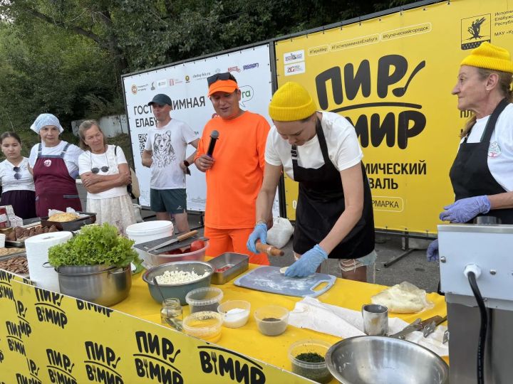 Надежда Петрова Алабугада «Пир в мир» гастрофестивалендә кунак булды