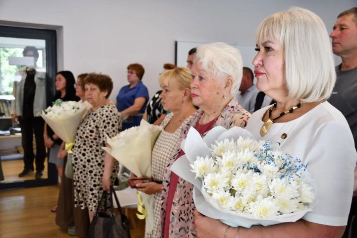 Алабугада һәлак булган сугышчыларның гаиләләренә Батырлык орденнары тапшырылды