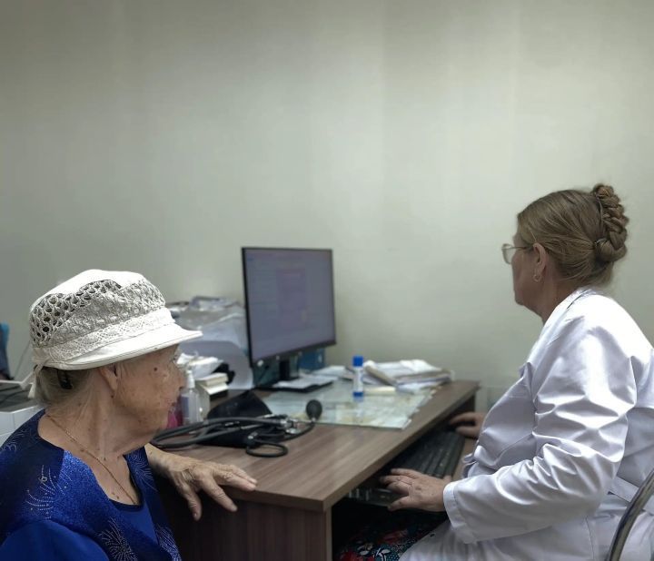 Алабугада сәламәтлек саклау ветераны Зоя Кузнецованы 90 яшьлек юбилее белән котладылар