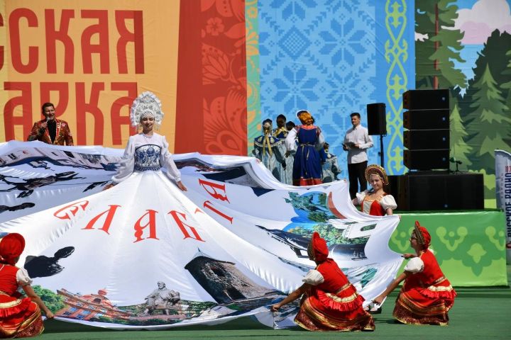 Спас ярминкәсе кунакларны яңа урында каршы алды