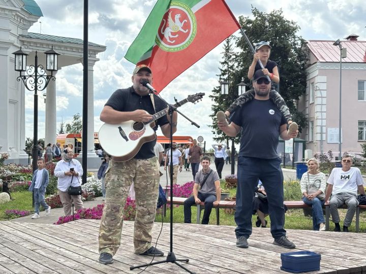 Фронтовой звонарь Вадим Мартовой дал концерты в Елабуге