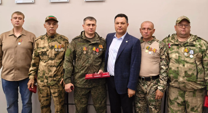 На общегородской планерке в Елабуге наградили участников СВО