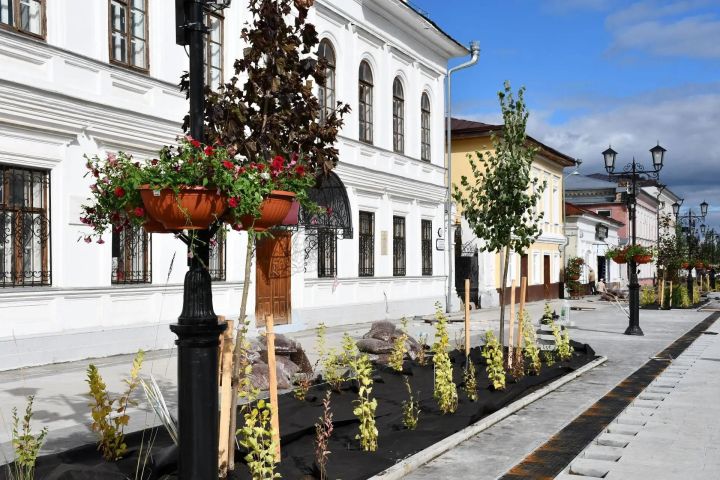 В Елабуге продолжают благоустраивать Казанскую, улицу Строителей и территорию у Дворца культуры